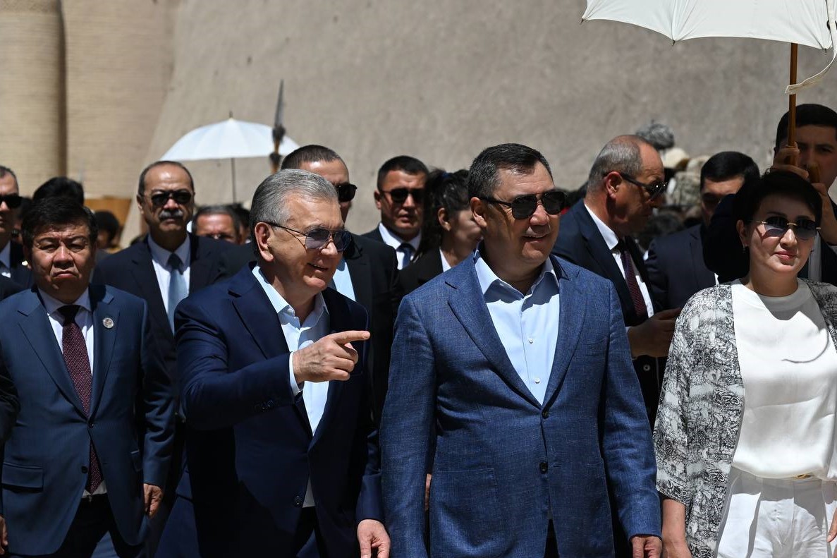 President of Kyrgyzstan Sadir Japarov, accompanied by his wife, arrives in Uzbekistan on a state visit. Source: Daryo